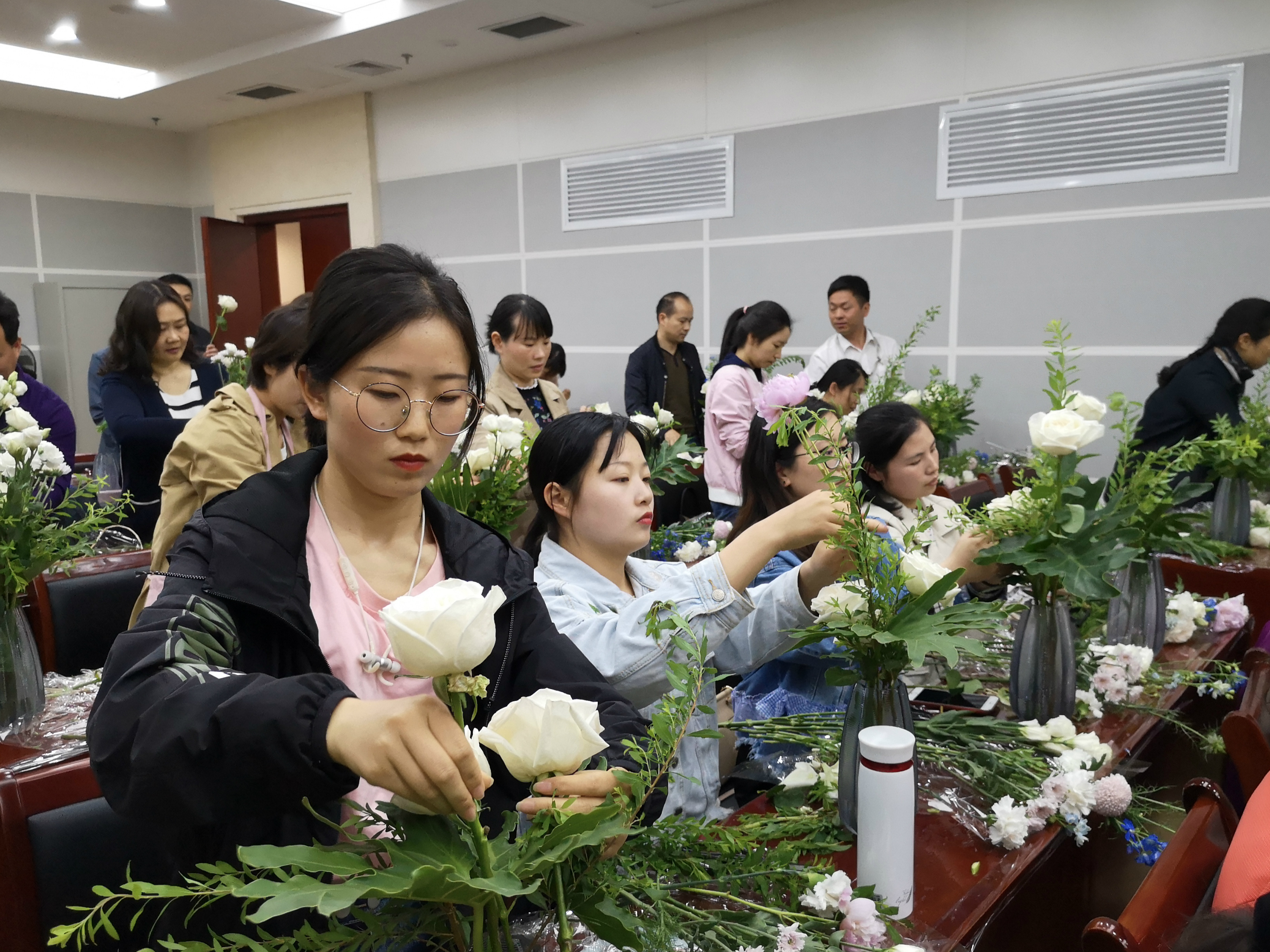 学插花培训机构(学插花培训机构宝鸡)