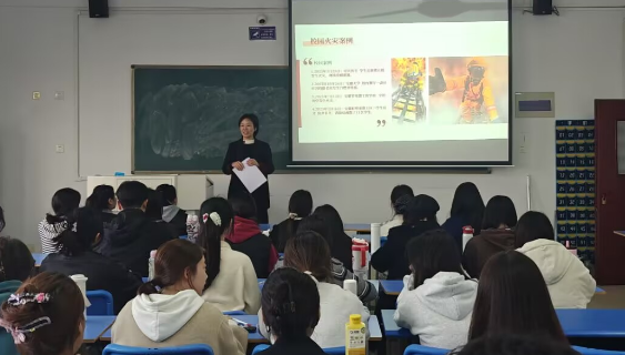 民政管理学院开展消防安全主题班...